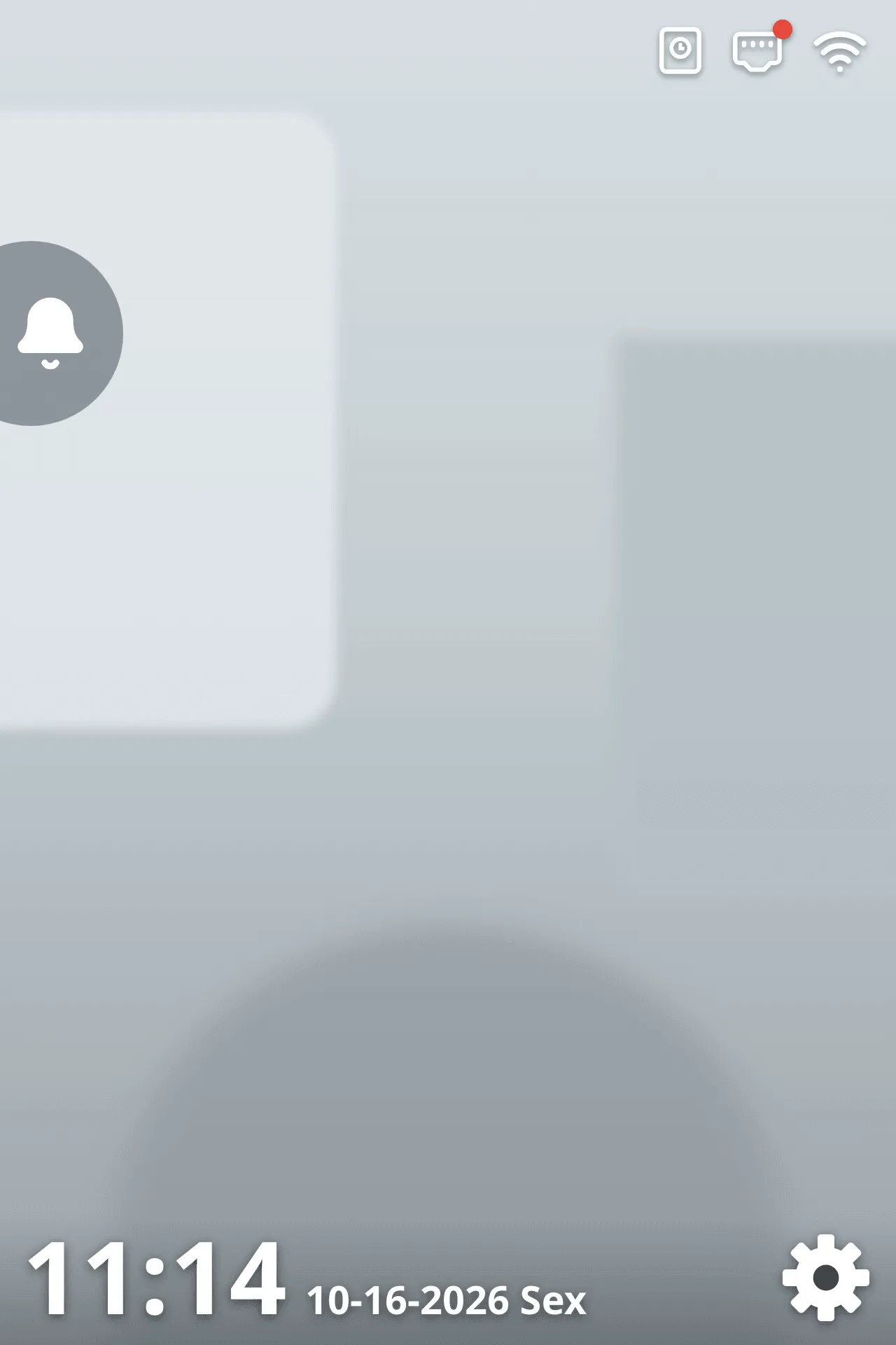 Ecrã inicial do terminal com a hora e a engrenagem